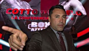 Óscar de la Hoya en una conferencia de prensa 