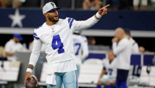 Dak Prescott durante un partido 