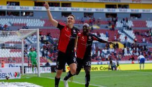 Furch y Quiñones celebrando el gol del triunfo