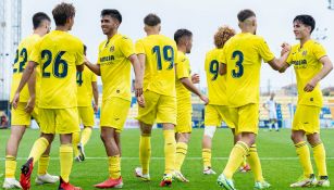 Jugadores del Villarreal felicitan a Emiliano García