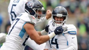 Randy Bullock es felicitado por el Gol de Campo del triunfo