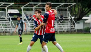 Jugadores de Chivas Sub 20 celebrando un gol