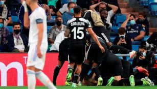 Jugadores del Sheriff celebran gol ante el Madrid