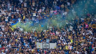 Afición de Pumas en el Estadio Azteca