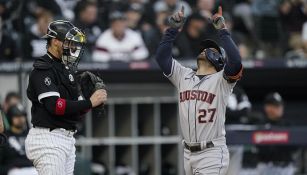 José Altuve festeja su home run ante Chicago