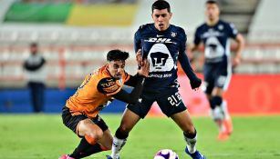 Erik Lira en un partido con Pumas