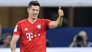 Robert Lewandowski durante un duelo con el Bayern Munich 