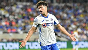 Ignacio Rivero en acción con Cruz Azul