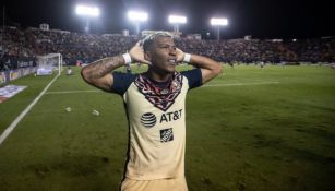 Roger Martínez en festejo con América