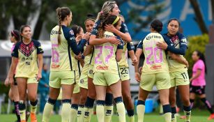 Jugadoras azulcremas, en festejo de gol