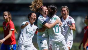 Jugadoras del Tri Femenil festejan una anotación 