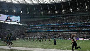 Aficionados arrojaron basura al campo en el Jaguars vs Dolphins