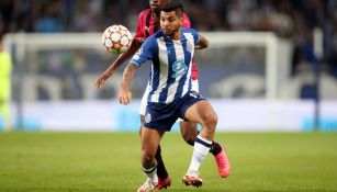 Tecatito Corona en acción con Porto ante el Milan