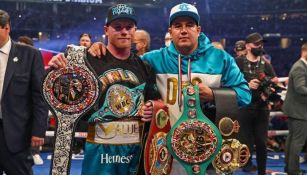 Canelo y Eddy Reynoso tras una pelea en Las Vegas 