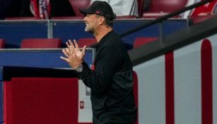 Jürgen Klopp en el banquillo del Liverpool durante la Champions