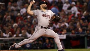 José Urquidy en un partido con los Astros