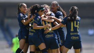 El conjunto de Pumas Femenil celebra gol de Fabiola Santamaría