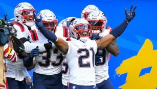 Jugadores defensivos de los Patriots tras anotar touchdown