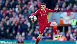 Andy Robertson durante un partido con el Liverpool