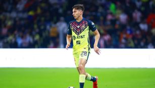 Mauro Lainez durante un partido con América