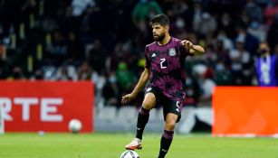 Néstor Araujo durante un partido con el Tri