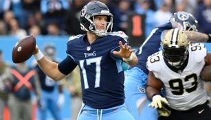 Ryan Tannehill en acción con Titans