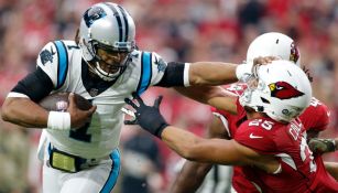 Cam Newton supera tacleadas para lograr un TD