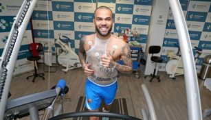 Dani Alves en revisión médica