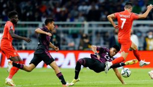 Jesús Gallardo en acción frente a Canadá en el Estadio Azteca