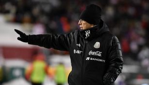 Gerardo Martino durante un partido con México