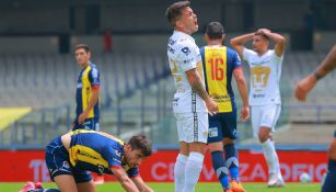 Cristian Battocchio reacciona durante partido ante San Luis