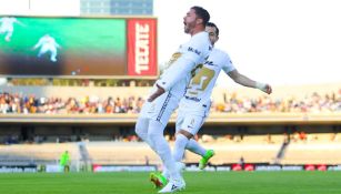 Arturo Ortiz en festejo con Pumas