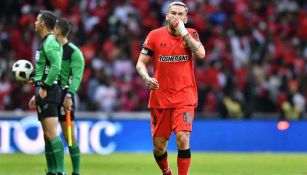 Rubens Sambueza reacciona durante partido con Toluca