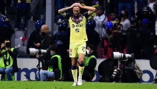 Miguel Layún en el duelo entre Pumas y América