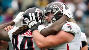 Jugadores de Falcons celebrando una anotación