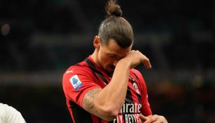 Zlatan Ibrahimovic reacciona durante partido con el AC Milan