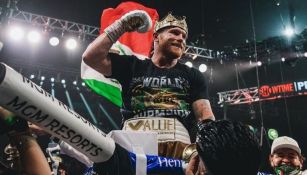 Saúl 'Canelo' Álvarez celebra tras triunfo en el cuadrilátero