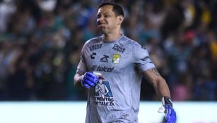 Rodolfo Cota en un partido del León