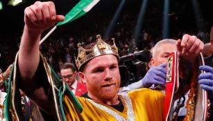 'Canelo' Álvarez celebra triunfo frente a Caleb Álvarez