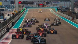 Monoplazas recorren el Circuito de Yas Marina