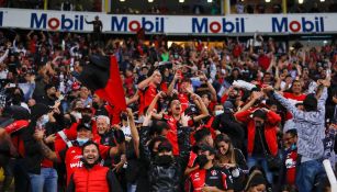 Afición del Atlas apoyando durante la Semifinal de la Liga MX