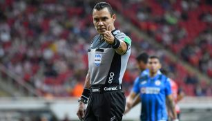 Marco Antonio Ortiz Nava durante un duelo de Liga MX