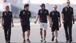 Sergio 'Checo' Pérez reacciona junto al equipo de Red Bull