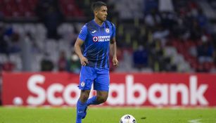 Luis Romo en un partido con Cruz Azul