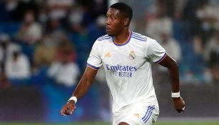 David Alaba durante un duelo con el Real Madrid 