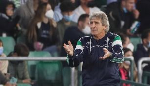 Manuel Pellegrini reacciona durante partido