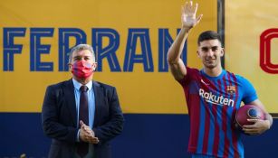 Joan Laporta junto a Ferran Torres