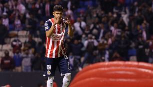 Uriel Antuna durante un partido con Chivas