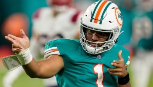 Tagovailoa celebra en el Hard Rock Stadium