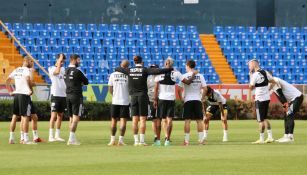 Jugadores de Tigres durante entrenamiento previo a partido amistoso contra Venados